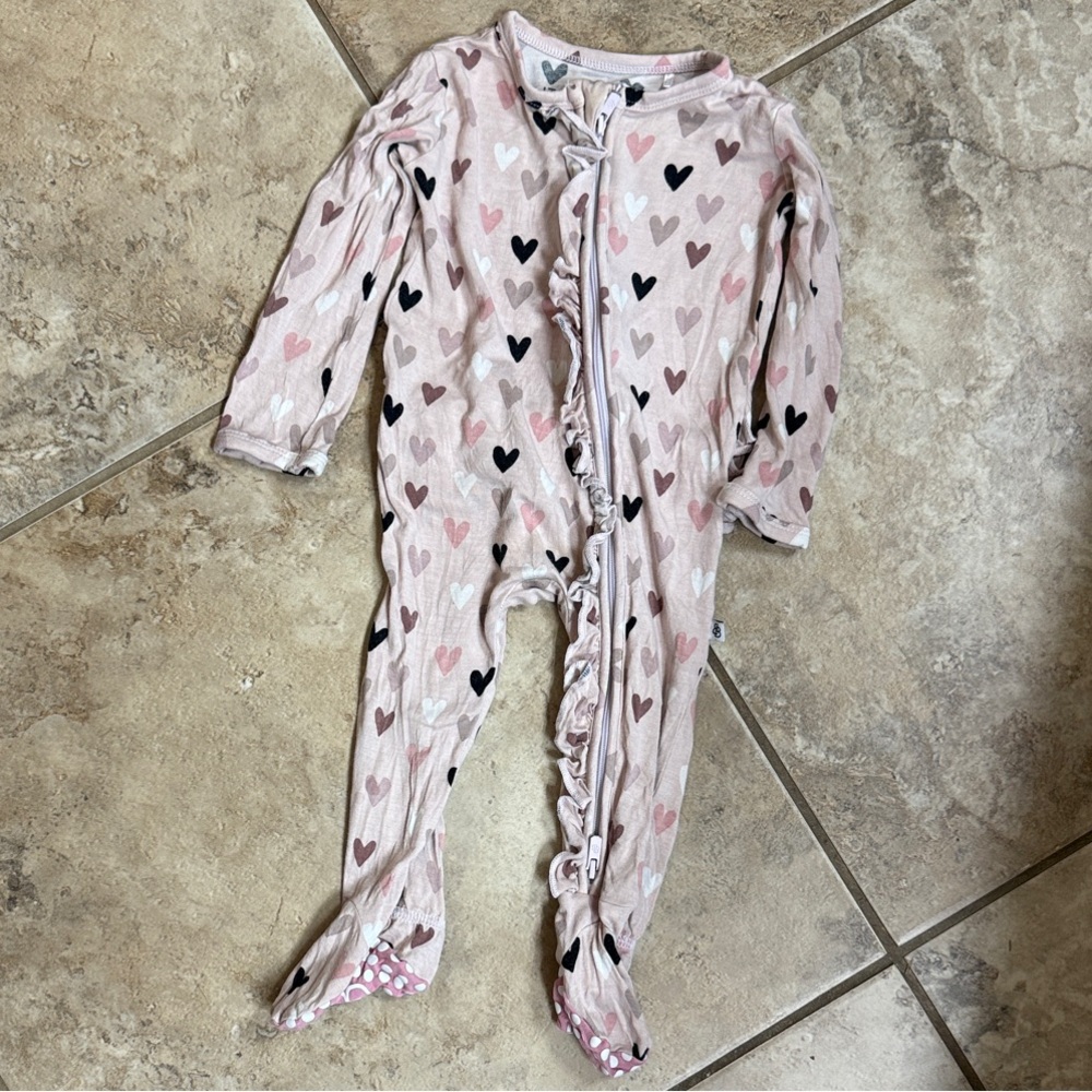 Baby Bum Bum Pink, White & Black Bamboo Heart Print Infant Footie, Sz 6-9 months